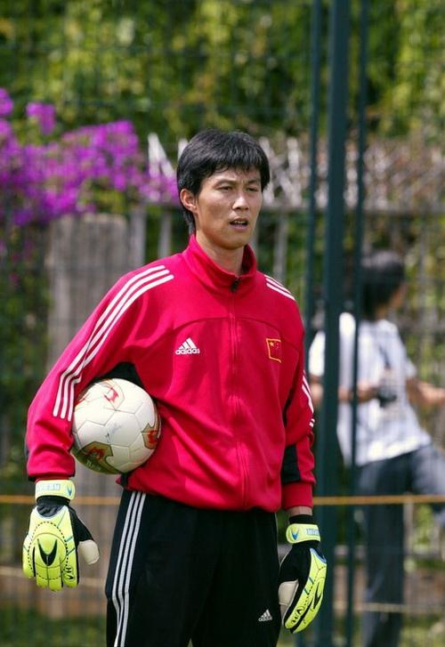 02年世界杯中国队队长